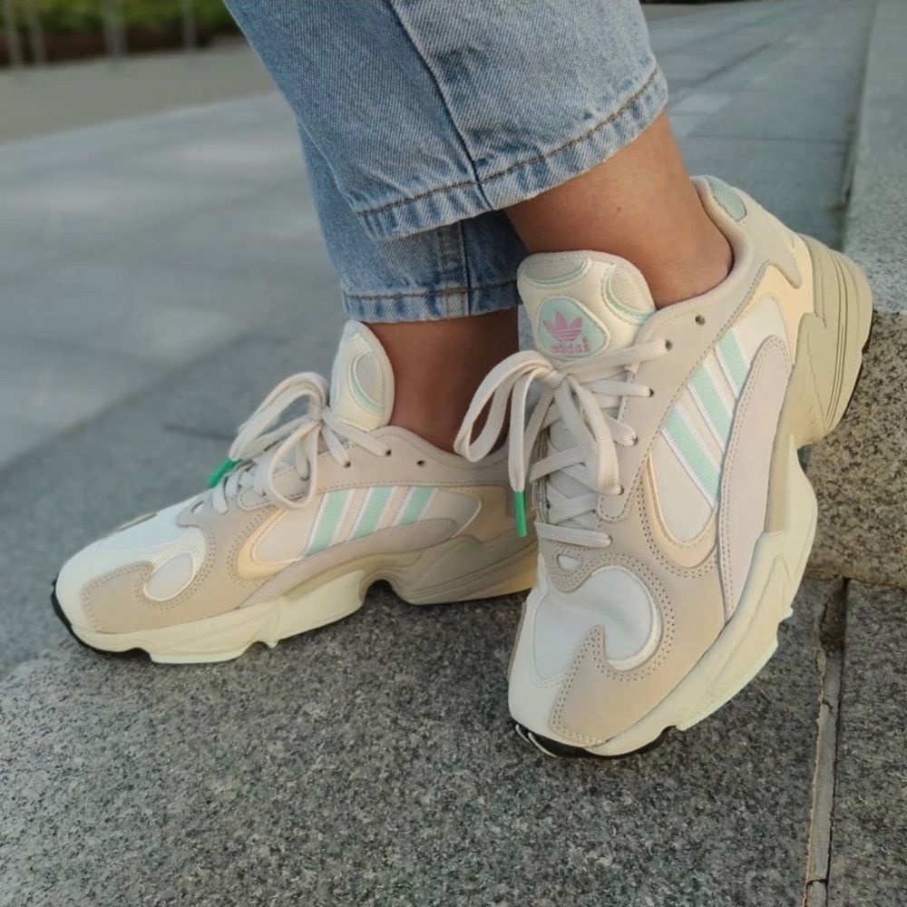 Adidas YUNG-1 LOW TOP SNEAKERS IN OWHITE/ICEMIN/ECRTIN UNISEX - Picture 5 of 7